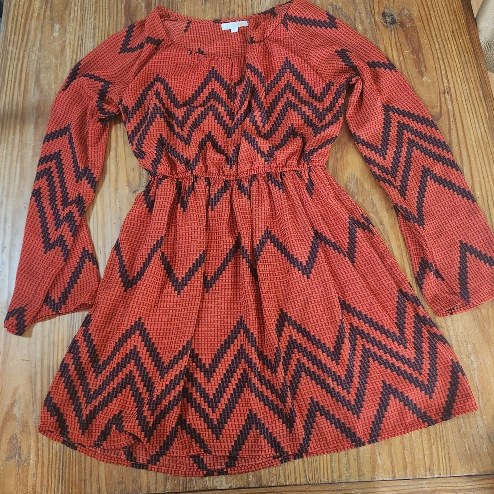 GIANNI BINI Dress Women's Size L Red Black Chevron Long Bell Sleeve Key Hole